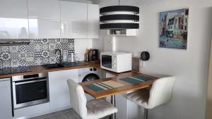 Costa Plana apartment with terrace and sea view