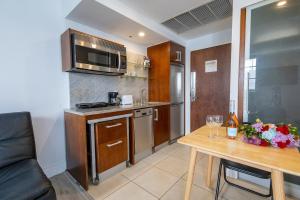 Beautiful Studio with Rooftop pool B309