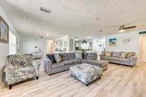 Less Than 2 Mi to Beach and Marina Bright Ruskin Retreat!