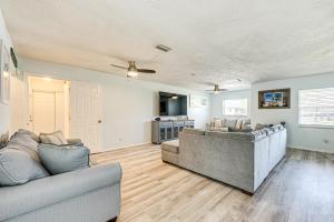 Less Than 2 Mi to Beach and Marina Bright Ruskin Retreat!