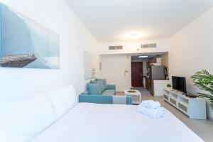 Upgraded l Stunning Studio in Dubai Marina Sleeps 4