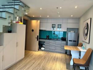 Citadines Ha Long - Rosya Sea view Duplex Apartment