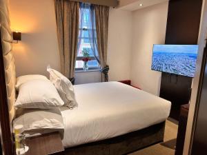 Central en-suite room 301