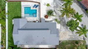 Modern 3 BR luxury pool home on Lido Key - A Shore Thing