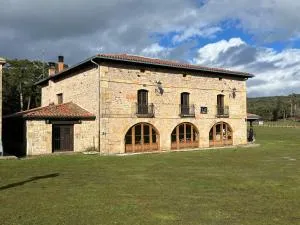 Albergue Pinares - La Casona de Revenga - Fresno de la Fuente