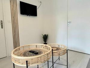 Appartements Verdant Oasis - proche du centre - Wifi gratuit - parking a proximite : photos des chambres