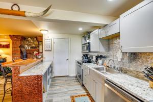 A Touch of the West Scenic Grangeville Apt!