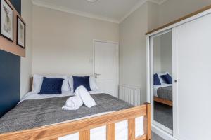 Cosy 4-BR Darlington Home Near Hospital-Sleeps 8!