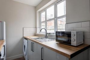 Cosy 4-BR Darlington Home Near Hospital-Sleeps 8!