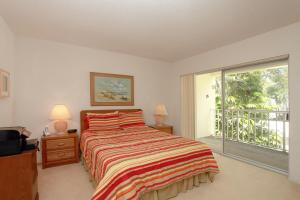 Lagoon front 2BR condo overlooking the golf course