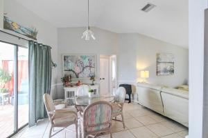 Enjoy Family Fun In This 2BR 2BA Englewood Pool Home