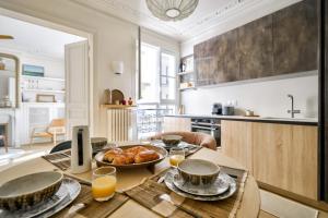 Aesthetic and Large T2 in the edge of Le Marais