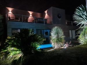 L'escapade suspendue - logement Le Cèdre Rouge, vue pinède et spa