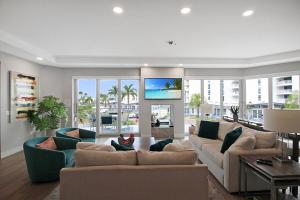 Luxury 4BR Siesta Key villa - Walk to the beach