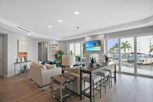 Luxury 4BR Siesta Key villa - Walk to the beach