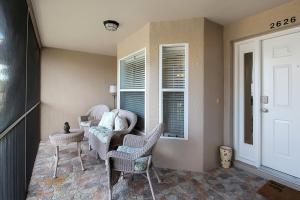 Well-appointed lakefront condo - Heritage Oaks County Club - Bellevue