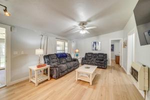 Walk to Beach: Eufaula Fisherman’s Delight Home