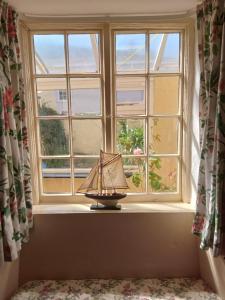 Dolphin Cottage 50m from Shaldon Beach!