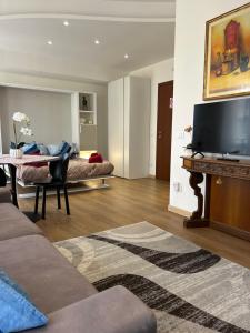 Valverde Apartment and Rooms