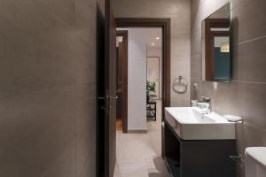 Eden Luxury Residence by Staycom