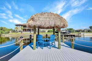 Gulf Access, Heated Pool and Spa, Tiki Hut, & Bikes - Cape Clover - Roelens Vacations