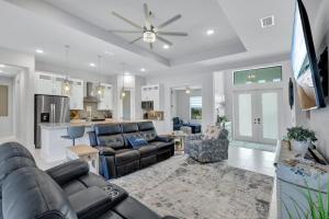 Gulf Access, Heated Pool and Spa, Tiki Hut, & Bikes - Cape Clover - Roelens Vacations