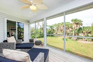 Charming Sanibel Island Home Minutes From The Beach