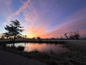 Four Bedroom House With Private Pool - Stunning countryside location with parking close to Chester City Centre