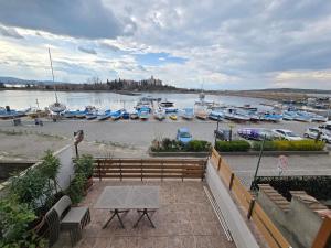 Cozi 2BD Apartment with Sea View in the Old Town of Sozopol