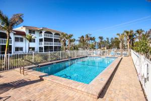 Sanibel Island condo - Steps from the beach
