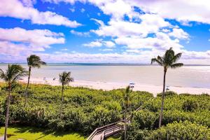 Enjoy Endless Views - Beachfront 2BR Condo On Sanibel Island
