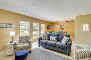 1 Mi to Dtwn Stuart Bright Home with Pool and Spa!