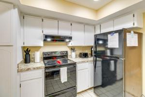 1 Mi to Dtwn Stuart Bright Home with Pool and Spa!