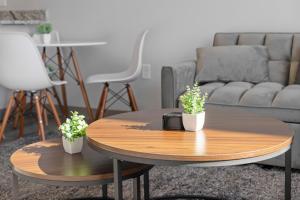 310 Euclid- Comfy Quiet Haven Wi-Fi Parking Gym