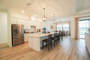 Exquisite waterfront 3BR pool home in Lorraine Lakes