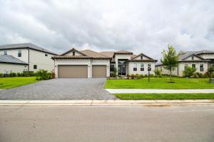 Exquisite waterfront 3BR pool home in Lorraine Lakes