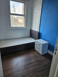 Stylish 2-Bedroom Flat - Central Links