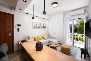 Glyfada Luxury Suite by First Class Properties