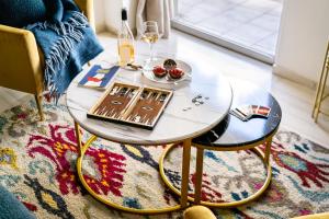 Stylish 2BR Apartment with Balcony Near Metro