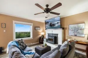 Waterfront Coastal Retreat with Bay Views & Dual Living Areas - Oceanside