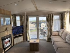 Two bedroom Holiday Home with countryside view