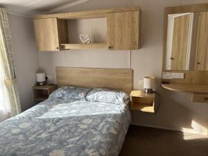 Two bedroom Holiday Home with countryside view