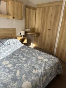 Two bedroom Holiday Home with countryside view