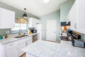 Spacious lakefront pool home in North Fort Myers