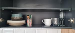 Oasis - Renovated - Queen extra length bed apartment