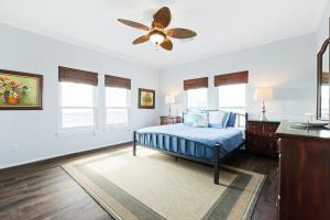 The Sandpipers Feather Fire Pit Pets Yard Sleeps 11