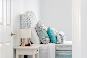 The Sandpipers Feather Fire Pit Pets Yard Sleeps 11