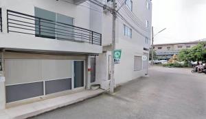 House Next to 7-11 Market School ABA APIS Rimping