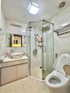 Lux Studio, Center Position, Quick To Airport, Next to Marriott And Nation Convention Centre