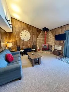 Winter Vacation Get Away I Alpen Villas at Powderhorn Mountain - 艾恩伍德